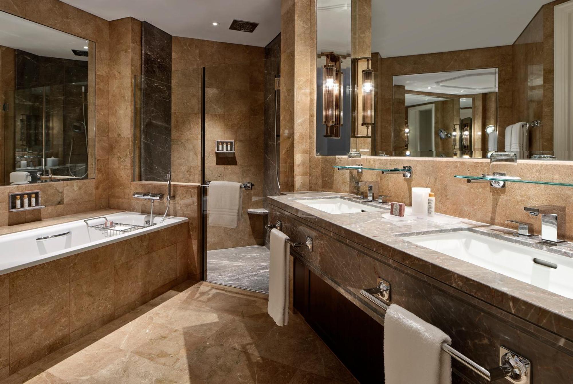 Deluxe Hypoallergenic King Room